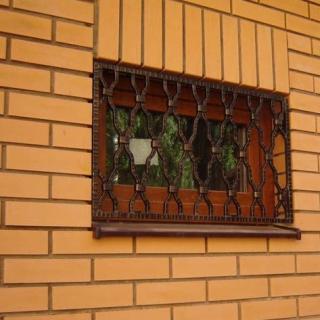 Кованая решётка на небольшое окно