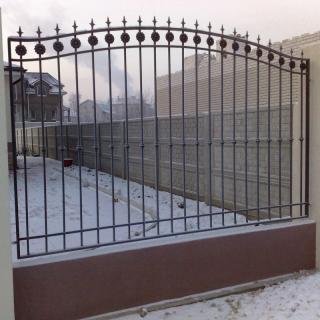 Кованый забор на бетонных столбах КД Персей