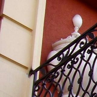 Фото кованых балконов КД Персей
